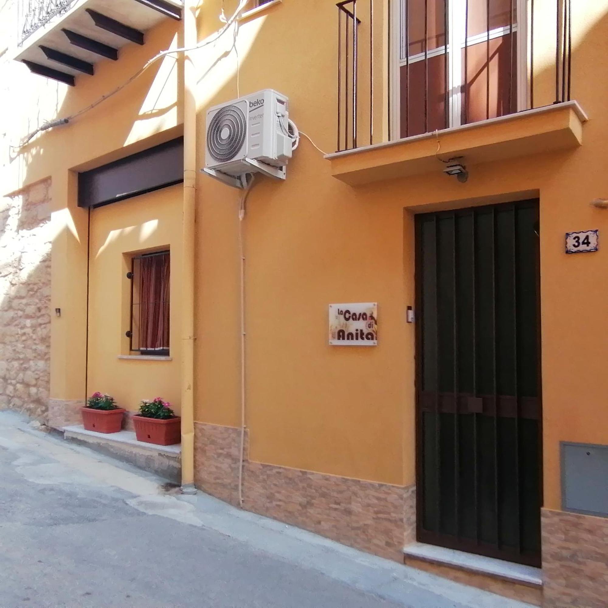 La Casa Di Anita Nel Cuore Di Segesta 칼라타피미 객실 사진